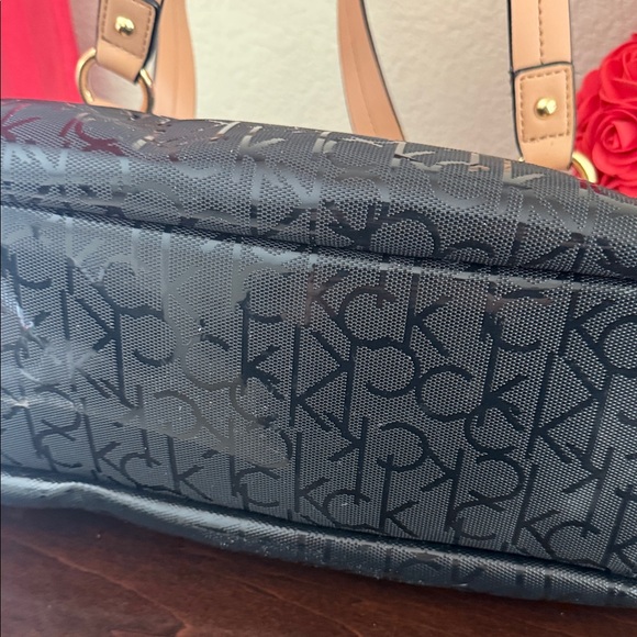 Calvin Klein Black and Tan Shoulder Bag - Picture 6 of 13